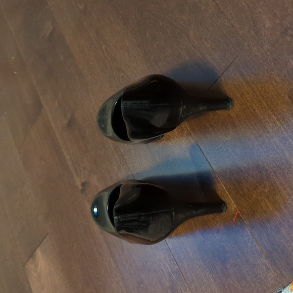 Black Patent leather Franco Sarto heels - Picture 3 of 6